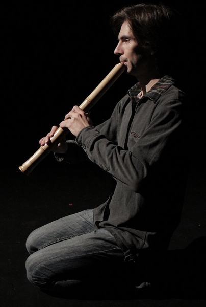 Варяції для сяку-хаті, телевізора і голосу