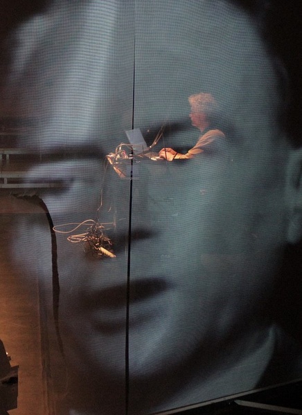 Варяції для сяку-хаті, телевізора і голосу